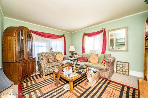 176 Hudson Ave, Tinton Falls NJ 07701-2140 exterior