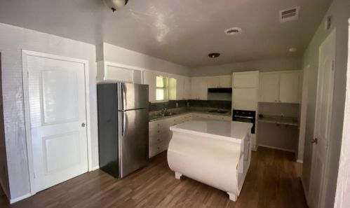 5905 Maceo Ln, Fort Worth TX  76112-7949 exterior