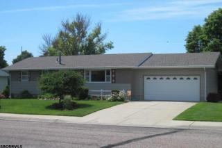 2018 Cheyenne Dr, Scottsbluff, NE 69361-1831