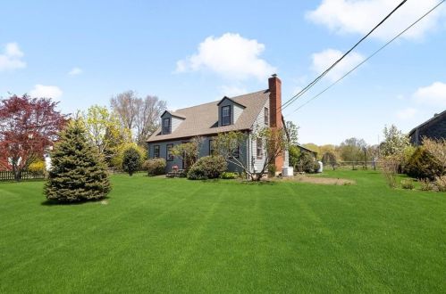 366 Paradise Ave, Middletown RI  02842-5771 exterior