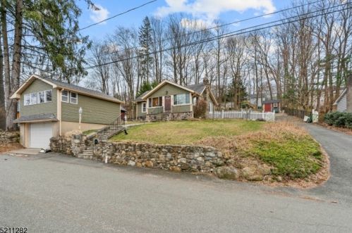 87 Hillside Rd, Sparta, NJ 07871-2033