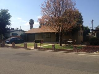 2741 College Ave, Visalia, CA 93292-3207