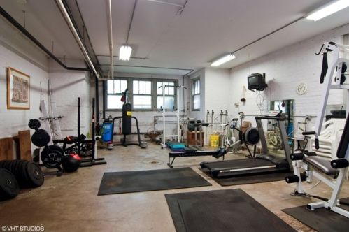 7450 Claremont Ave, Chicago IL  60645-1712 exterior