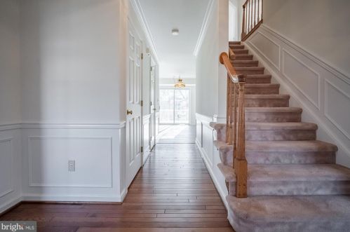 1740 Deamerlyn Dr, York, PA 17406-7061
