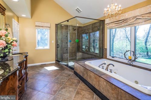 15 Teak Ln, Princeton NJ 08540-4724 exterior