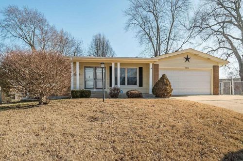 7394 Town And Country Pl, Hazelwood, MO 63042-1927