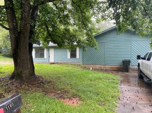 7103 Pineneedle Dr, Porterdale, GA 30014-3567