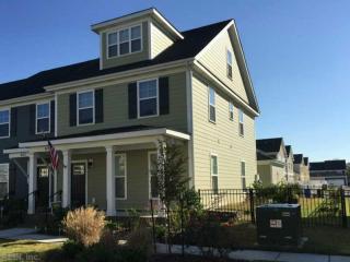 606 Towhee Ln, Chesapeake, VA 23323-2327