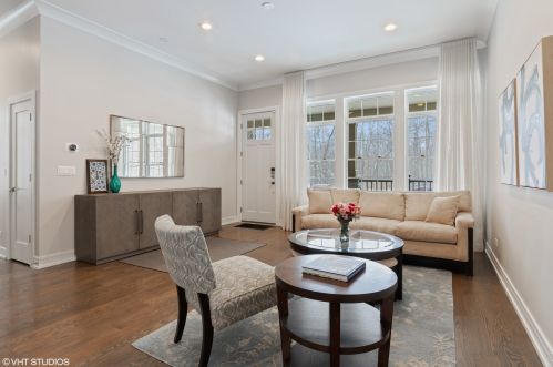5525 Forest Glen Ave, Chicago, IL 60630-1524
