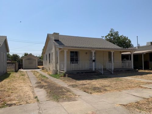 214 P St, Madera, CA 93637-4459