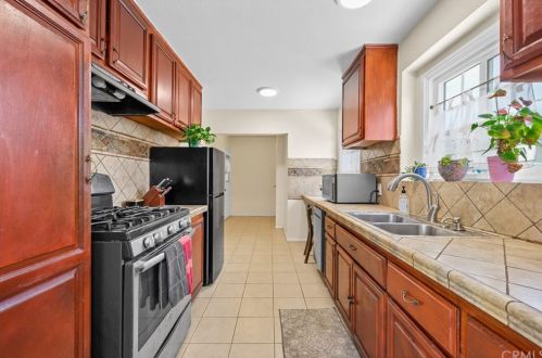 526 Buttonwood St, Anaheim CA  92805-2225 exterior