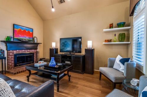 337 Touchdown Dr, Irving TX exterior