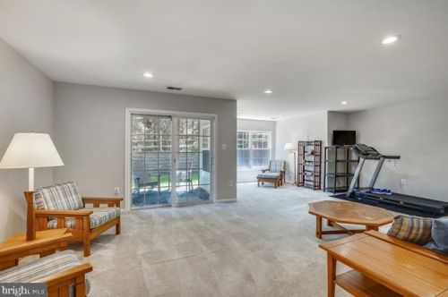 7328 Hampton Manor Pl, Springfield VA  22150-4921 exterior