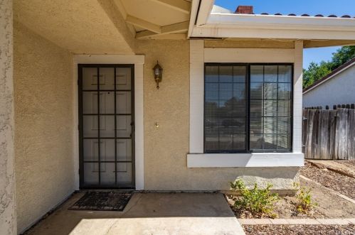 235 Chicory Ln, Lake Nacimiento, CA 93446-4042