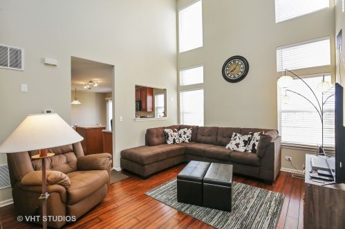 543 Yorkshire Ln, Pingree Grove, IL 60140-9159