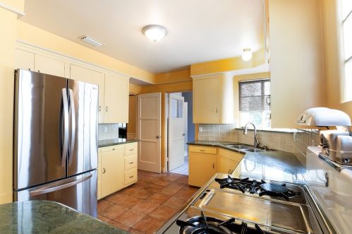 1549 Western Ave, Glendale CA  91201-1215 exterior