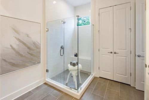 4015 Haverhill Dr, Atlanta GA  30342-3816 exterior