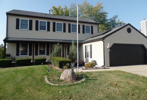 8 Ascot Ln, Streamwood, IL 60107-6618