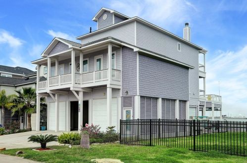 418 Jeanie Lynn St, Galveston, TX 77554-8105