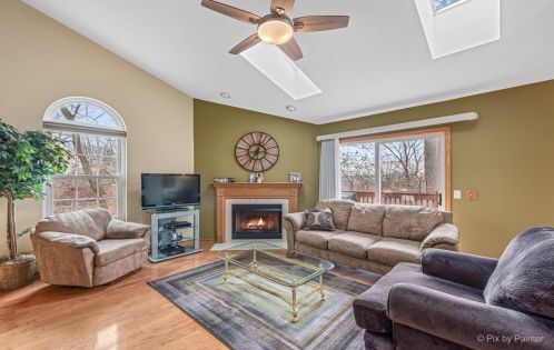 8049 Sierra Woods Ln, Carpentersville, IL 60110-3389