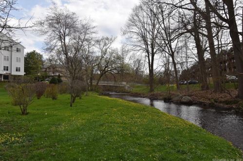 105 Richards Ave, Norwalk CT  06854-1691 exterior
