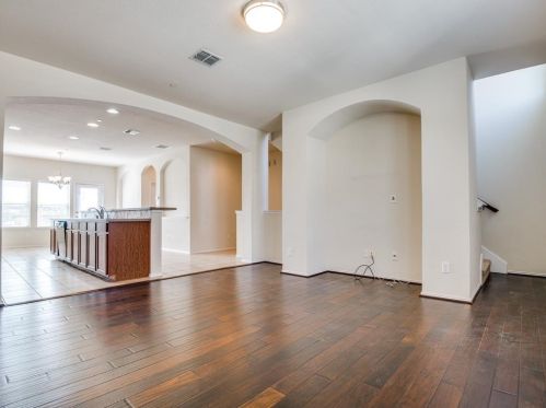 2140 Mcparland Ct, Carrollton TX 75006-2911 exterior