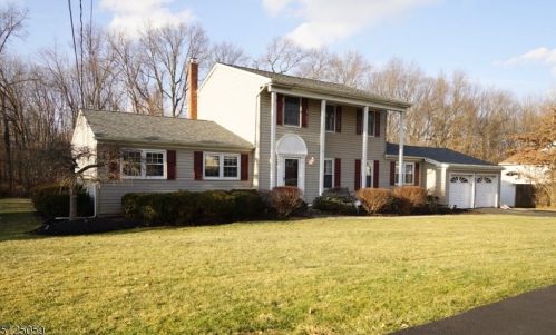 14 Normandy Dr, Parsippany, NJ 07054-4030