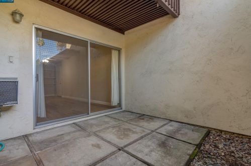 1460 Detroit Ave, Concord CA  94520-3576 exterior