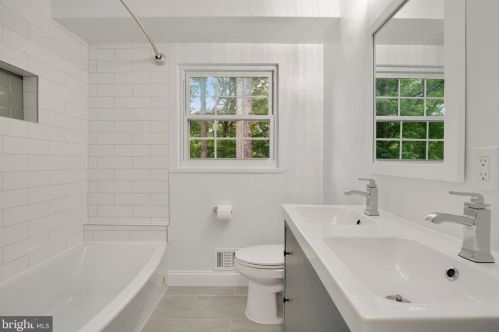 8407 Hartford Ave, Silver Spring MD  20910-5311 exterior