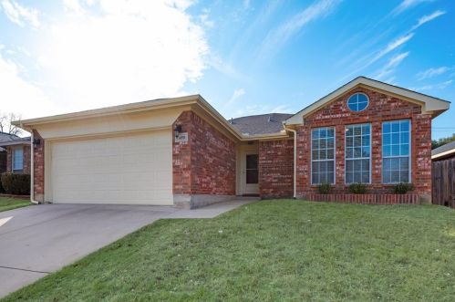 1458 Arbor Ridge Dr, Fort Worth TX  76112-4624 exterior