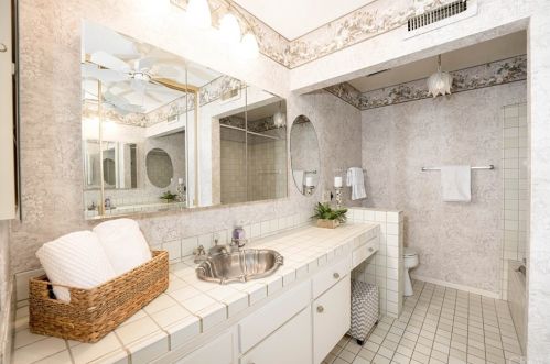 5281 Thorn Tree Ln, Irvine CA  92612-2346 exterior