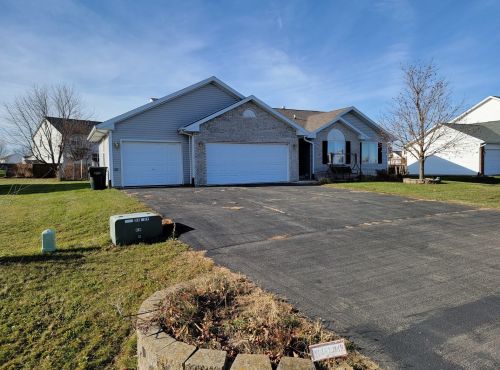 738 Golden Prairie Dr, Davis Jct, IL 61020-9442