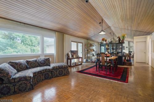 72 Lowell Ave, Town Center, NJ 07052-3710