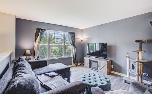 1228 Alta Vista Dr, Pingree Grove IL  60140-2057 exterior