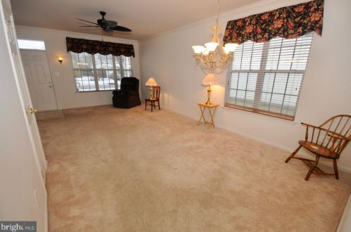 14 Meadowview Dr, Pilesgrove, NJ 08098-2546