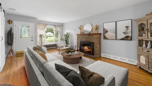 10 Orchard Dr, Flemington, NJ 08822-1527