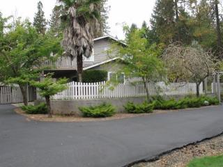 530 Becklin Dr, Merlin, OR 97532-8769