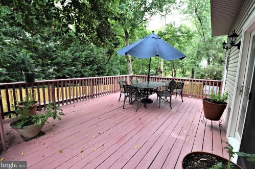 8005 Lake Pleasant Dr, Springfield VA  22153-3005 exterior