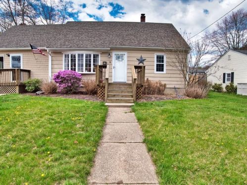 6 Lantern Ln, Coventry, RI 02816-5209