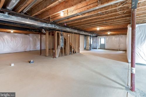 7337 Hooes Rd, Springfield VA  22152-3704 exterior