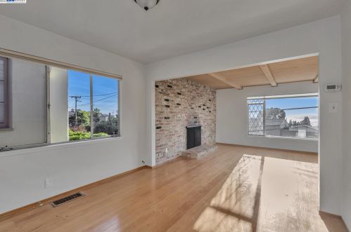 45 Kenyon Ave, Berkeley, CA 94708-1024