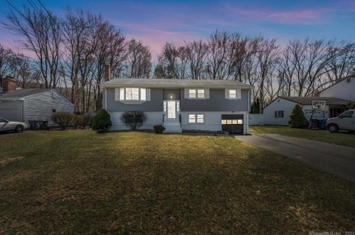 75 Augusta Dr, Hartford, CT 06111-2502