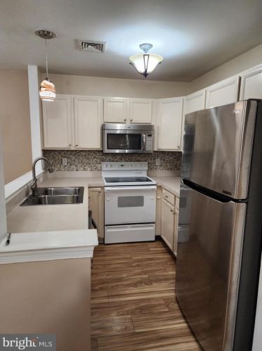 16 Courtyard Dr, Carlisle PA  17013-1395 exterior