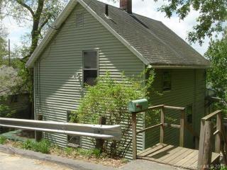 14 Centennial St, Putnam, CT 06260-2002