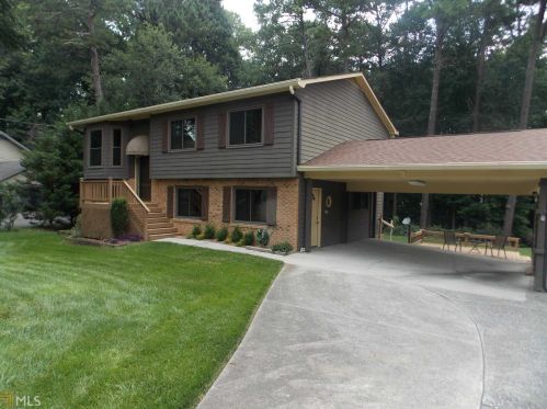 3164 Periwinkle Dr, Lithonia, GA 30078-3830