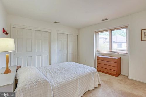 283 Sayre Dr, Princeton NJ  08540-5872 exterior