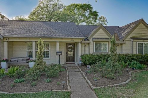 2021 Willow Wisp Dr, Taylor Lake Village, TX 77586-3311