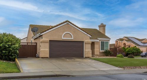 664 Fox Pointe Rd, Vacaville, CA 95687-7509