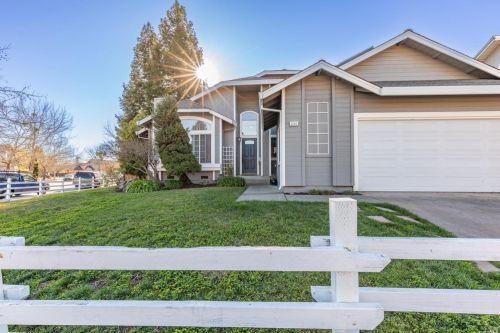 536 Gertrude Dr, Windsor, CA 95492-8890