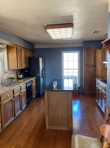 7555 Reed Rd, Azle, TX 76020-5207